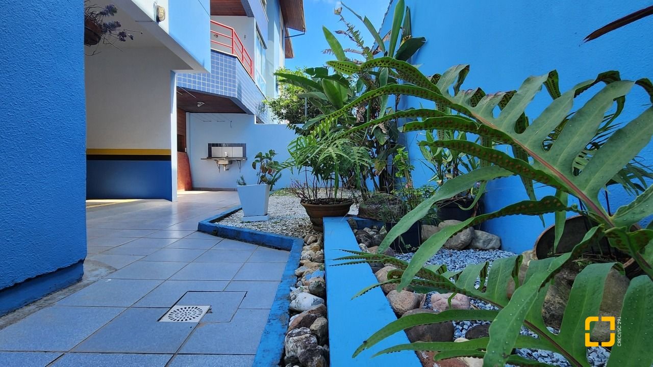 Apartamento com 74m², 2 quartos, 1 garagem, no bairro Barra da Lagoa em Florianópolis