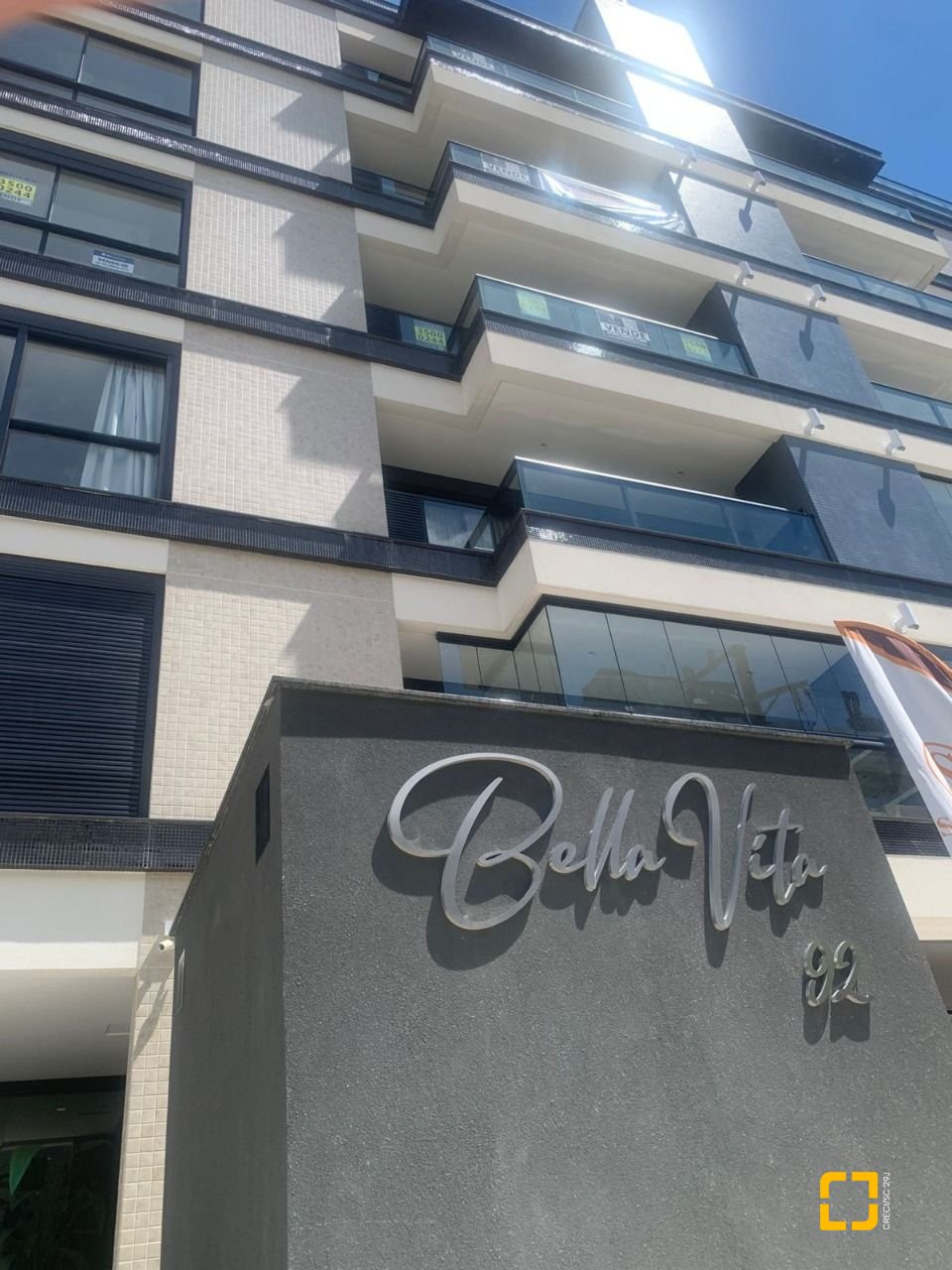 Apartamento com 123m², 6 quartos (sendo 3 suítes), 2 garagens, no bairro Jurerê em Florianópolis