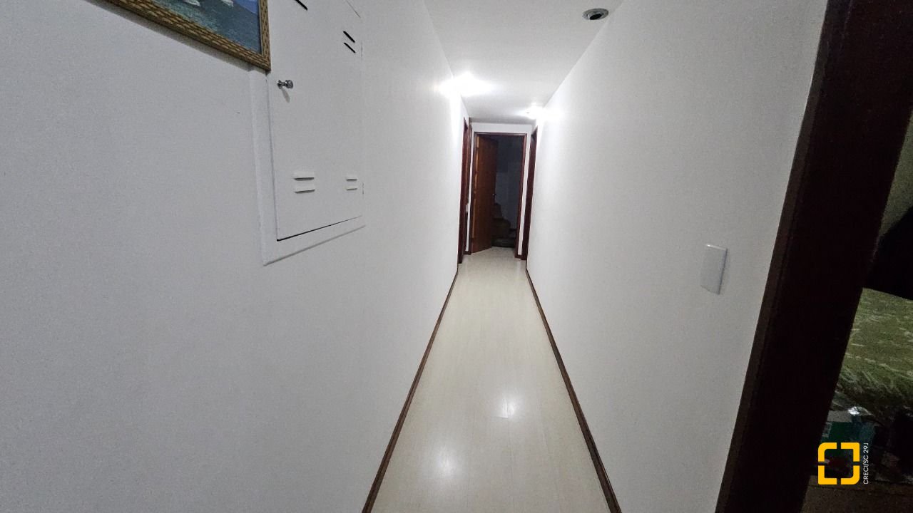 Apartamento com 211m², 5 quartos (sendo 1 suíte), 2 garagens, no bairro Centro em Florianópolis