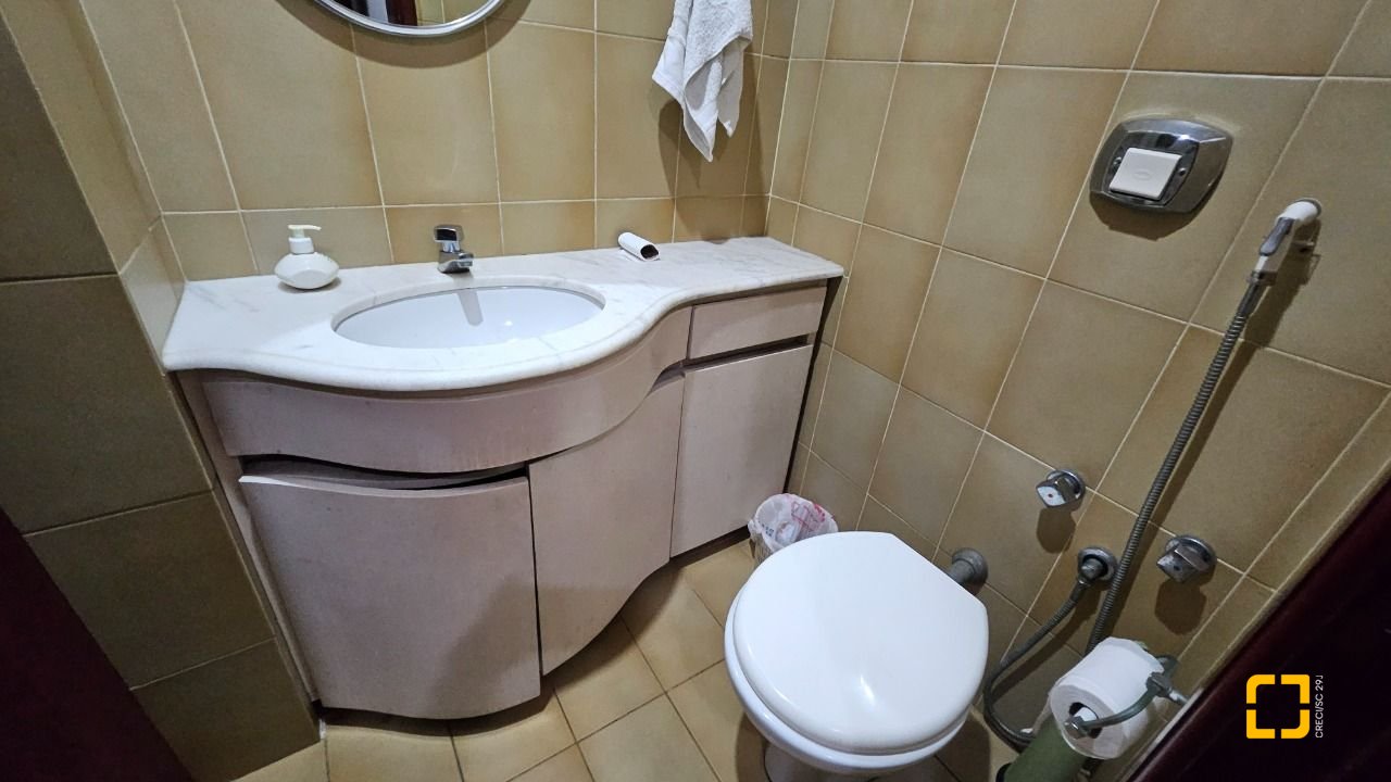 Apartamento com 211m², 5 quartos (sendo 1 suíte), 2 garagens, no bairro Centro em Florianópolis
