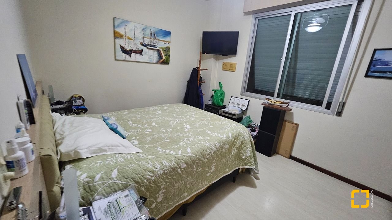 Apartamento com 211m², 5 quartos (sendo 1 suíte), 2 garagens, no bairro Centro em Florianópolis
