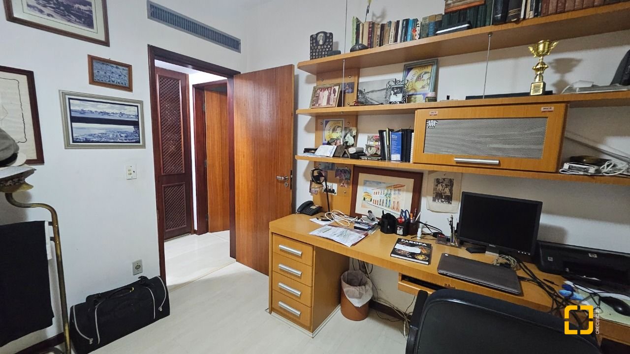 Apartamento com 211m², 5 quartos (sendo 1 suíte), 2 garagens, no bairro Centro em Florianópolis