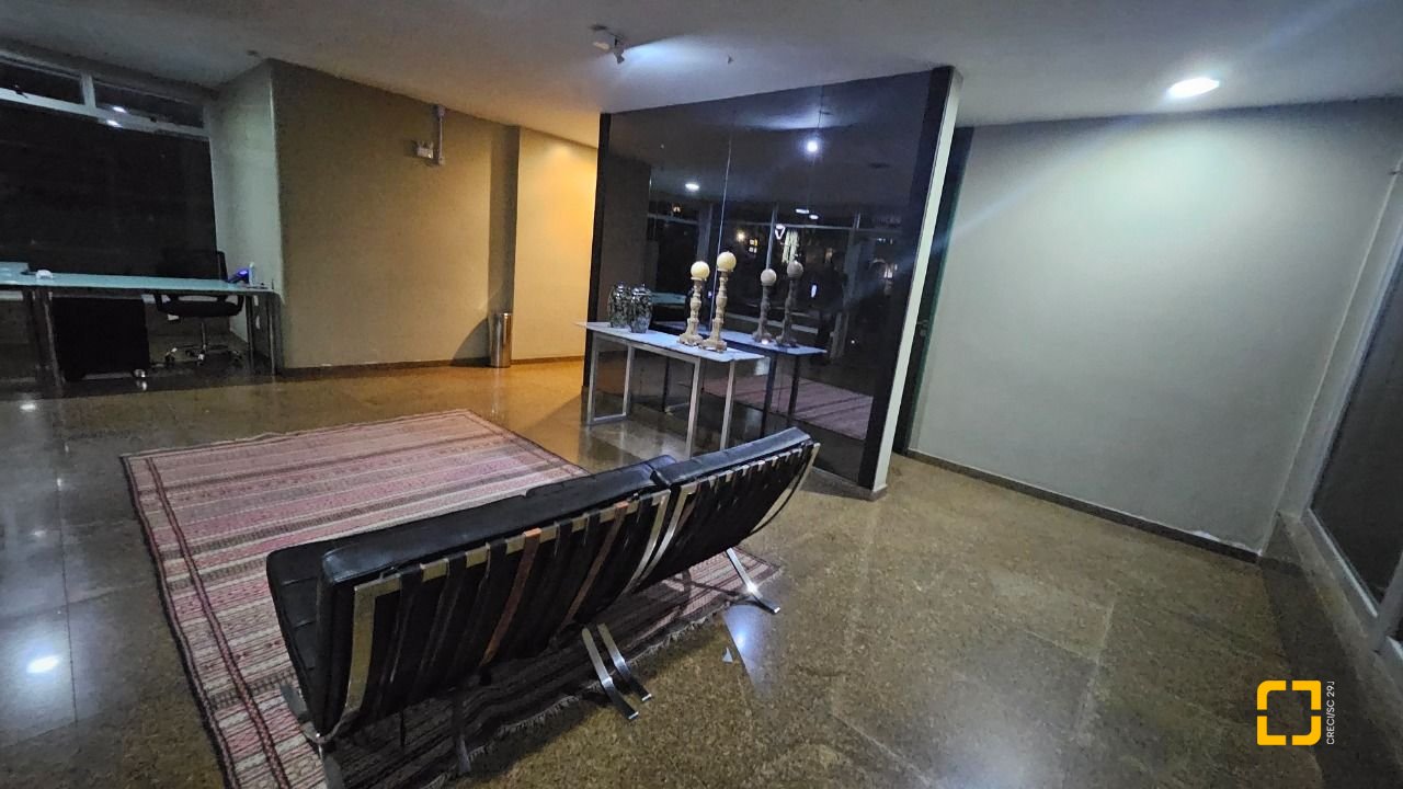 Apartamento com 211m², 5 quartos (sendo 1 suíte), 2 garagens, no bairro Centro em Florianópolis