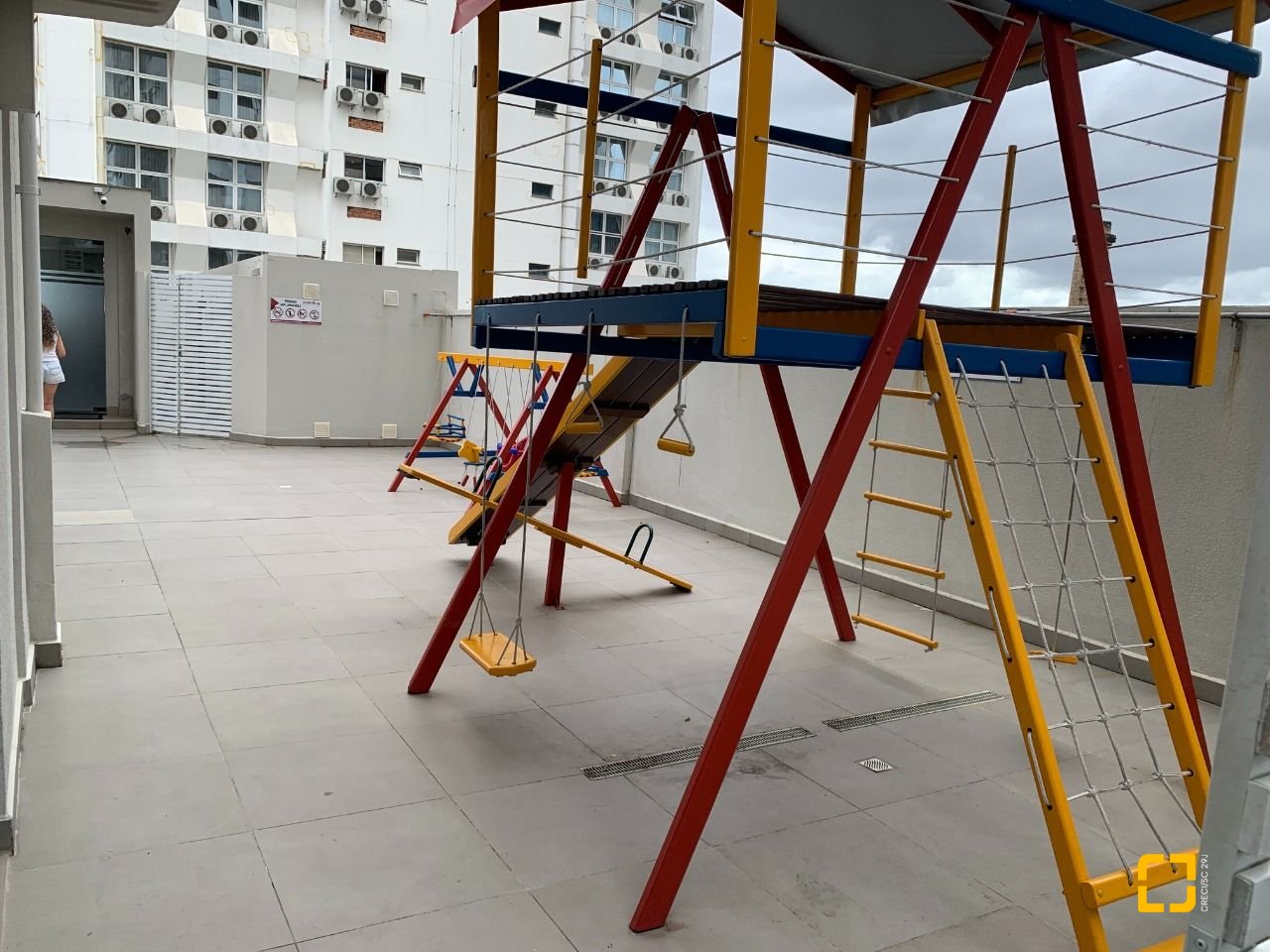 Apartamento com 81m², 4 quartos (sendo 1 suíte), 1 garagem, no bairro Centro em Florianópolis