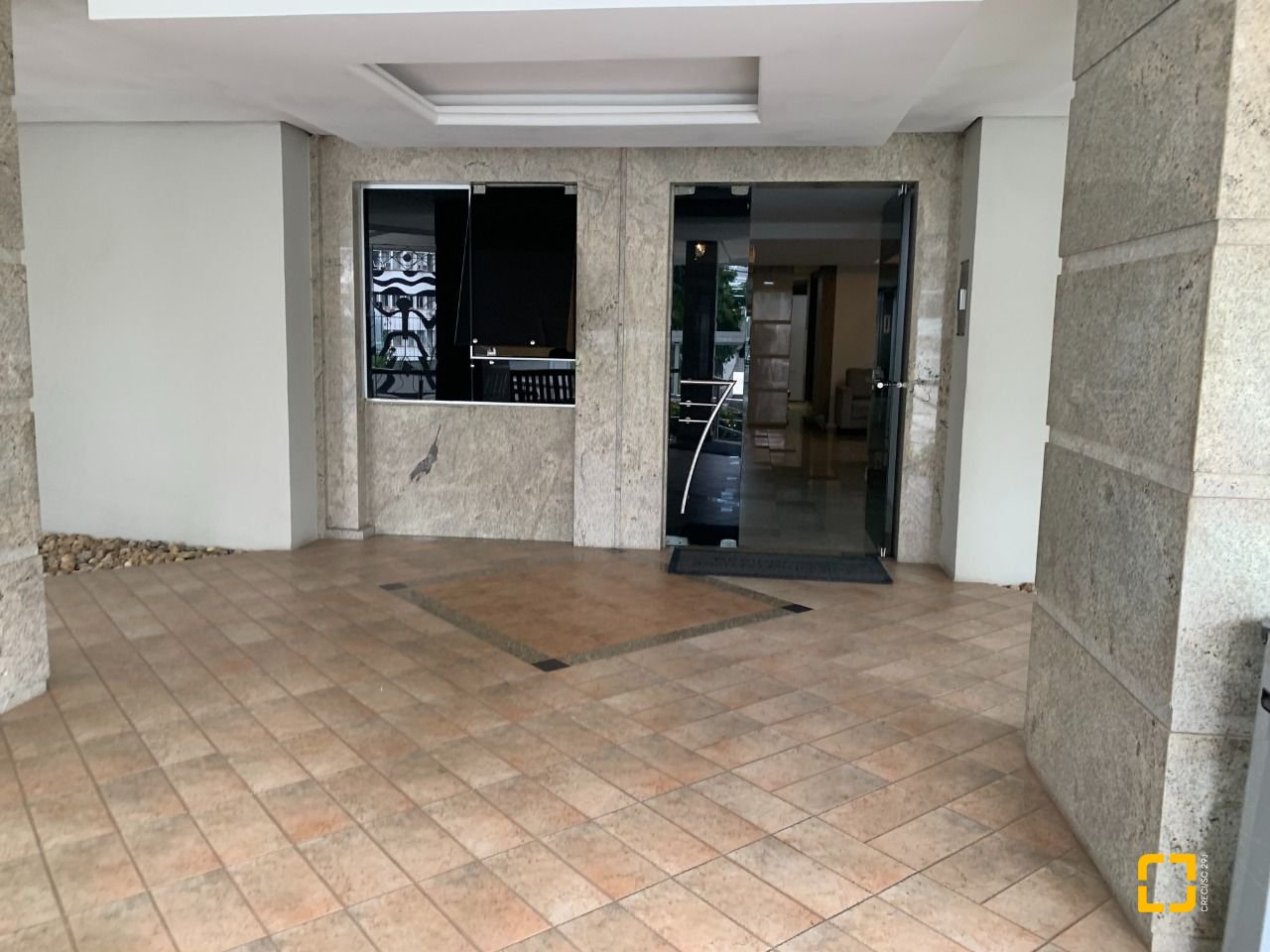 Apartamento com 81m², 4 quartos (sendo 1 suíte), 1 garagem, no bairro Centro em Florianópolis