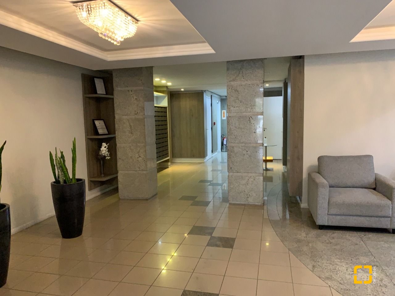 Apartamento com 81m², 4 quartos (sendo 1 suíte), 1 garagem, no bairro Centro em Florianópolis