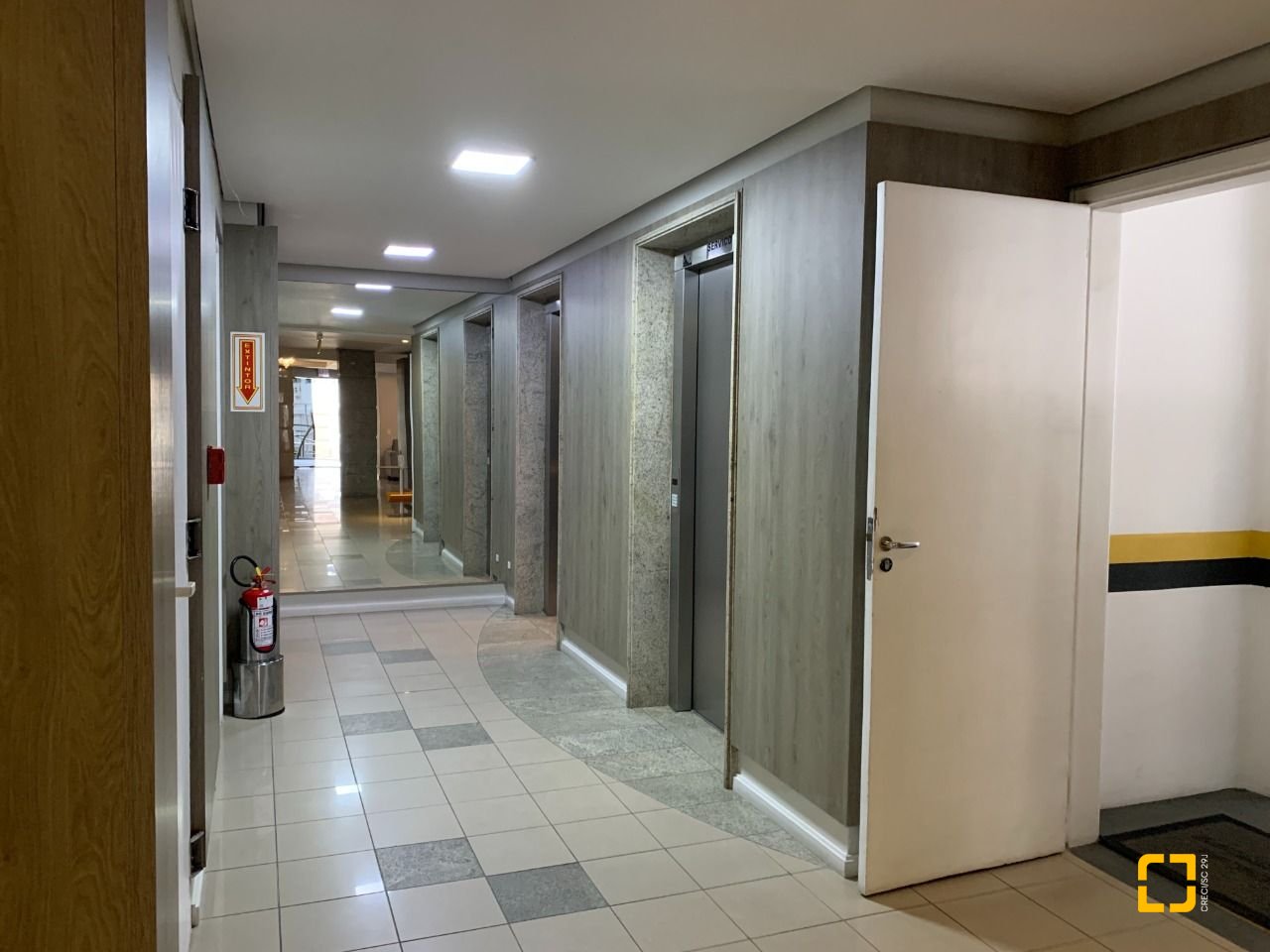 Apartamento com 81m², 4 quartos (sendo 1 suíte), 1 garagem, no bairro Centro em Florianópolis