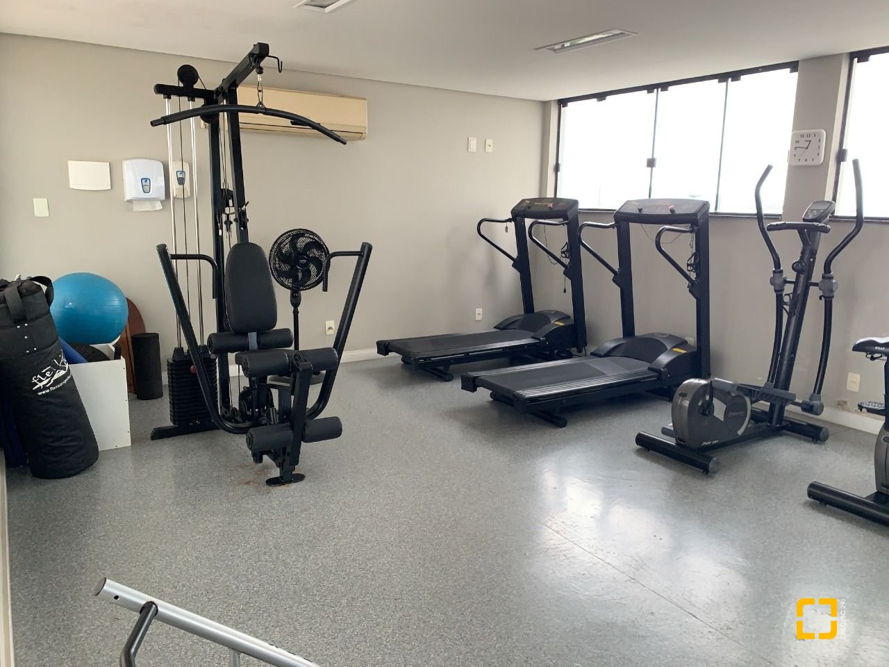 Apartamento com 81m², 4 quartos (sendo 1 suíte), 1 garagem, no bairro Centro em Florianópolis