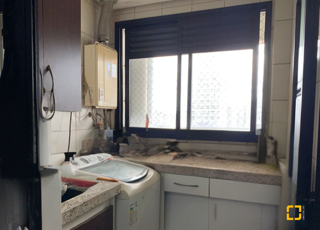 Apartamento com 81m², 4 quartos (sendo 1 suíte), 1 garagem, no bairro Centro em Florianópolis
