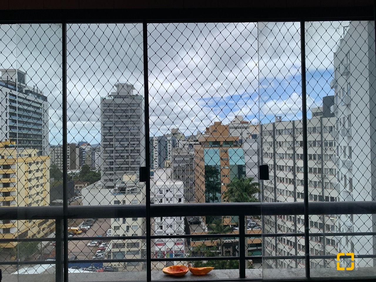 Apartamento com 81m², 4 quartos (sendo 1 suíte), 1 garagem, no bairro Centro em Florianópolis