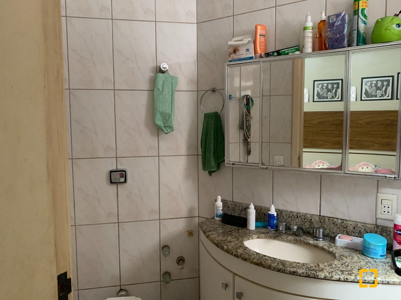Apartamento com 81m², 4 quartos (sendo 1 suíte), 1 garagem, no bairro Centro em Florianópolis