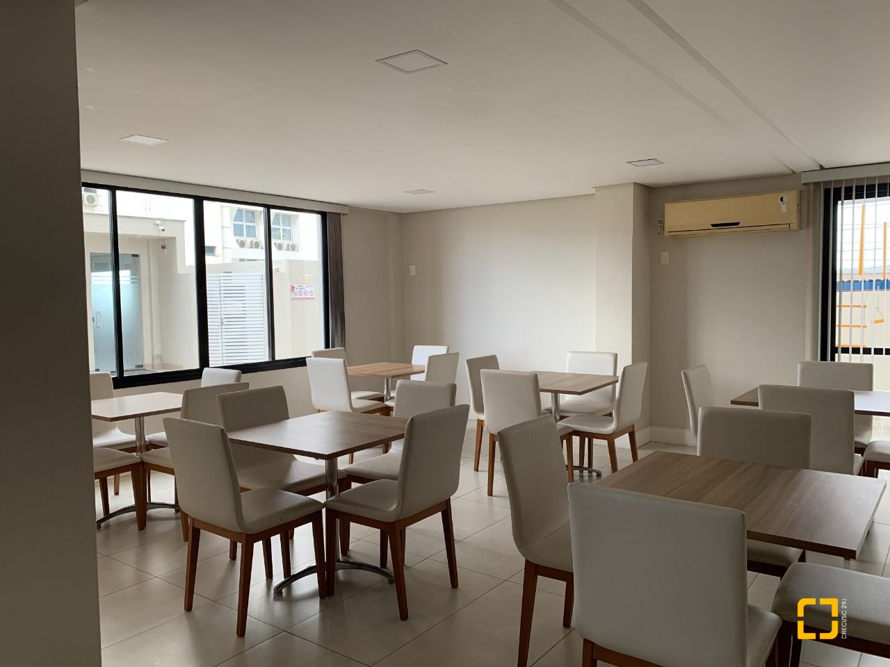Apartamento com 81m², 4 quartos (sendo 1 suíte), 1 garagem, no bairro Centro em Florianópolis
