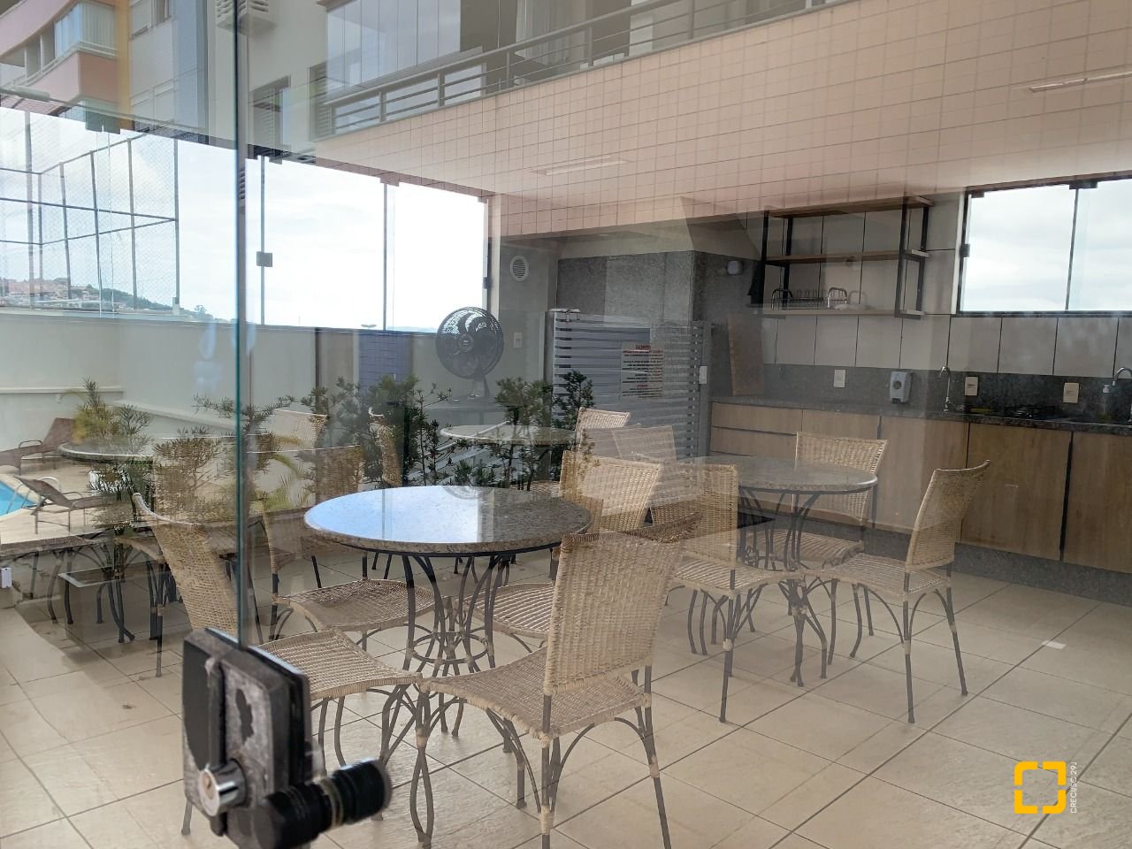 Apartamento com 81m², 4 quartos (sendo 1 suíte), 1 garagem, no bairro Centro em Florianópolis