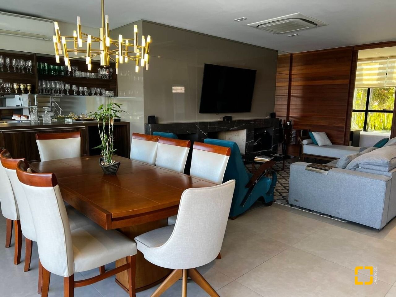 Casa com 385m², 5 quartos (sendo 5 suítes), 2 garagens, no bairro Jurerê Internacional em Florianópolis