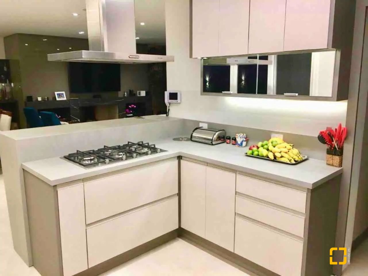 Casa com 385m², 5 quartos (sendo 5 suítes), 2 garagens, no bairro Jurerê Internacional em Florianópolis
