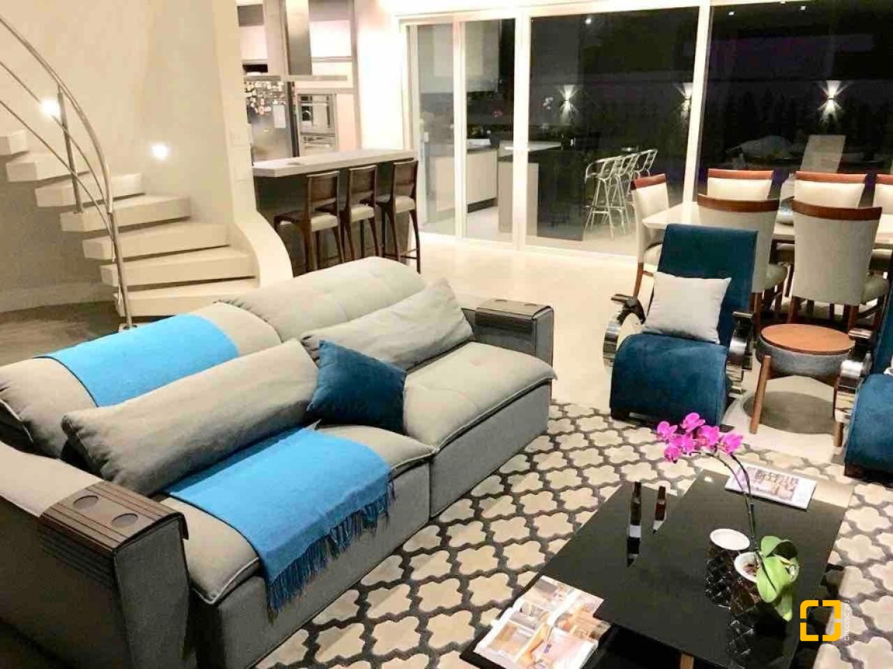 Casa com 385m², 5 quartos (sendo 5 suítes), 2 garagens, no bairro Jurerê Internacional em Florianópolis