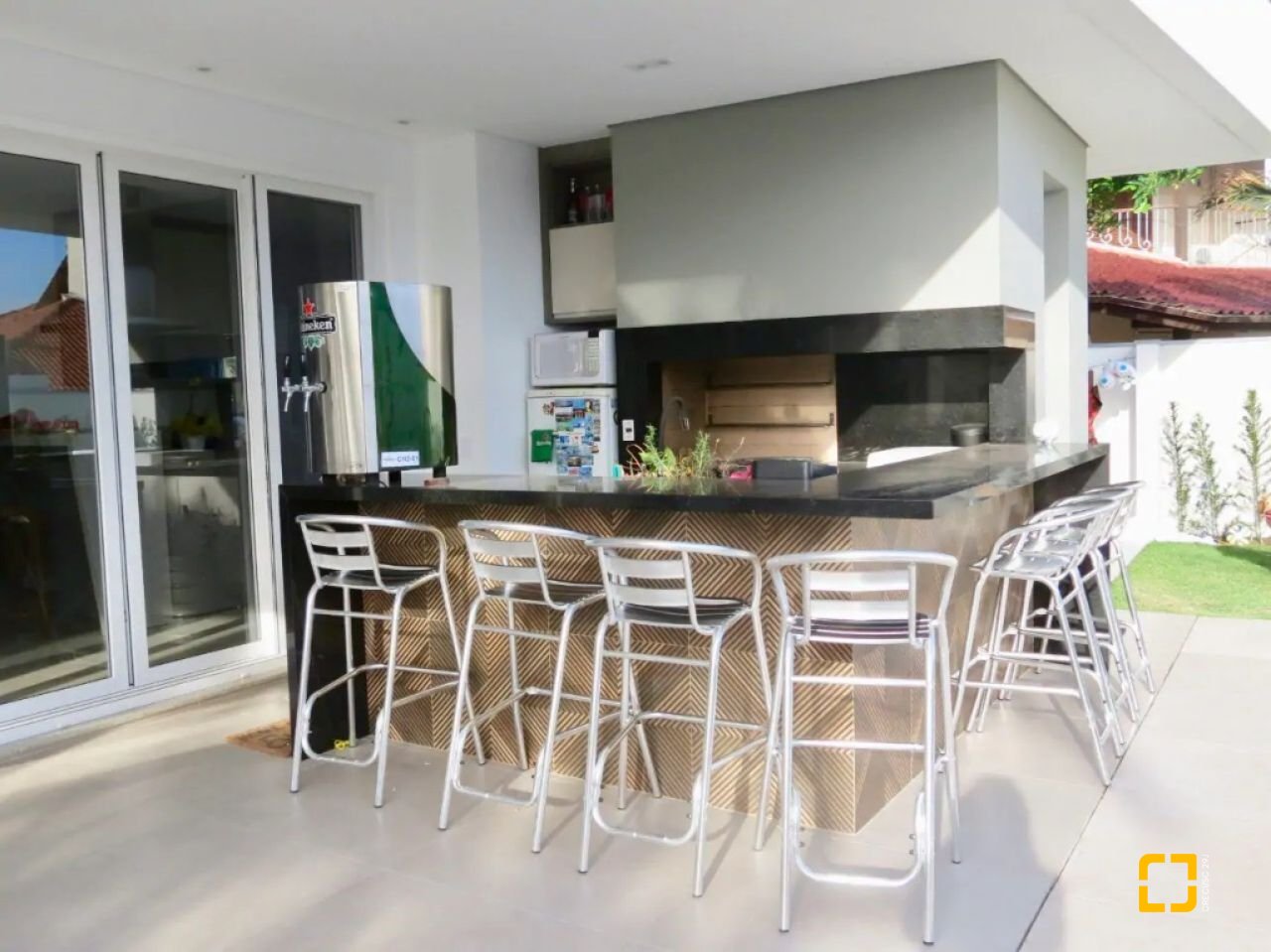 Casa com 385m², 5 quartos (sendo 5 suítes), 2 garagens, no bairro Jurerê Internacional em Florianópolis