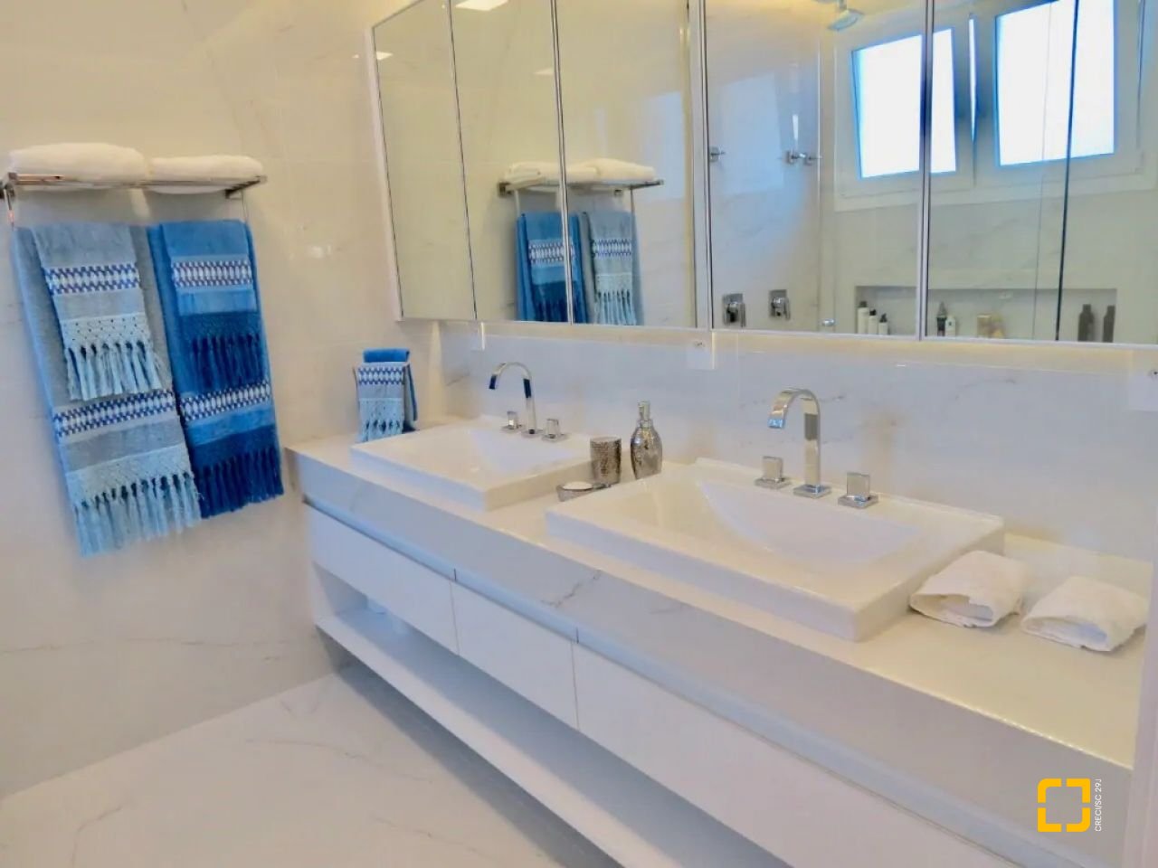 Casa com 385m², 5 quartos (sendo 5 suítes), 2 garagens, no bairro Jurerê Internacional em Florianópolis