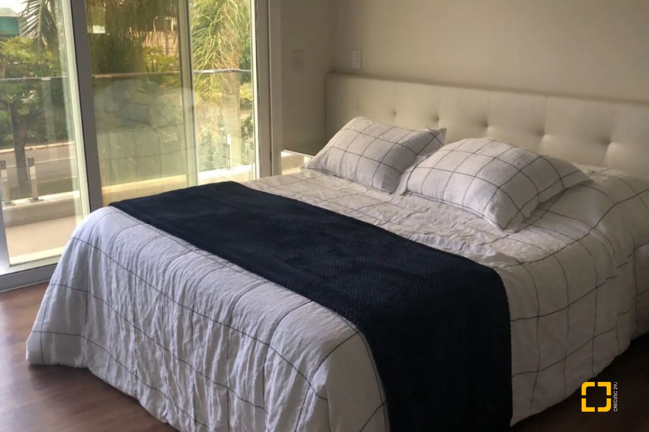 Casa com 385m², 5 quartos (sendo 5 suítes), 2 garagens, no bairro Jurerê Internacional em Florianópolis