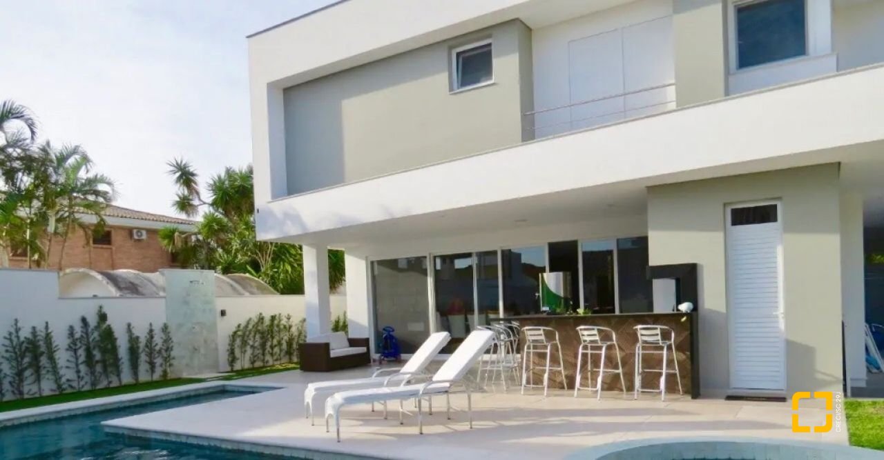 Casa com 385m², 5 quartos (sendo 5 suítes), 2 garagens, no bairro Jurerê Internacional em Florianópolis