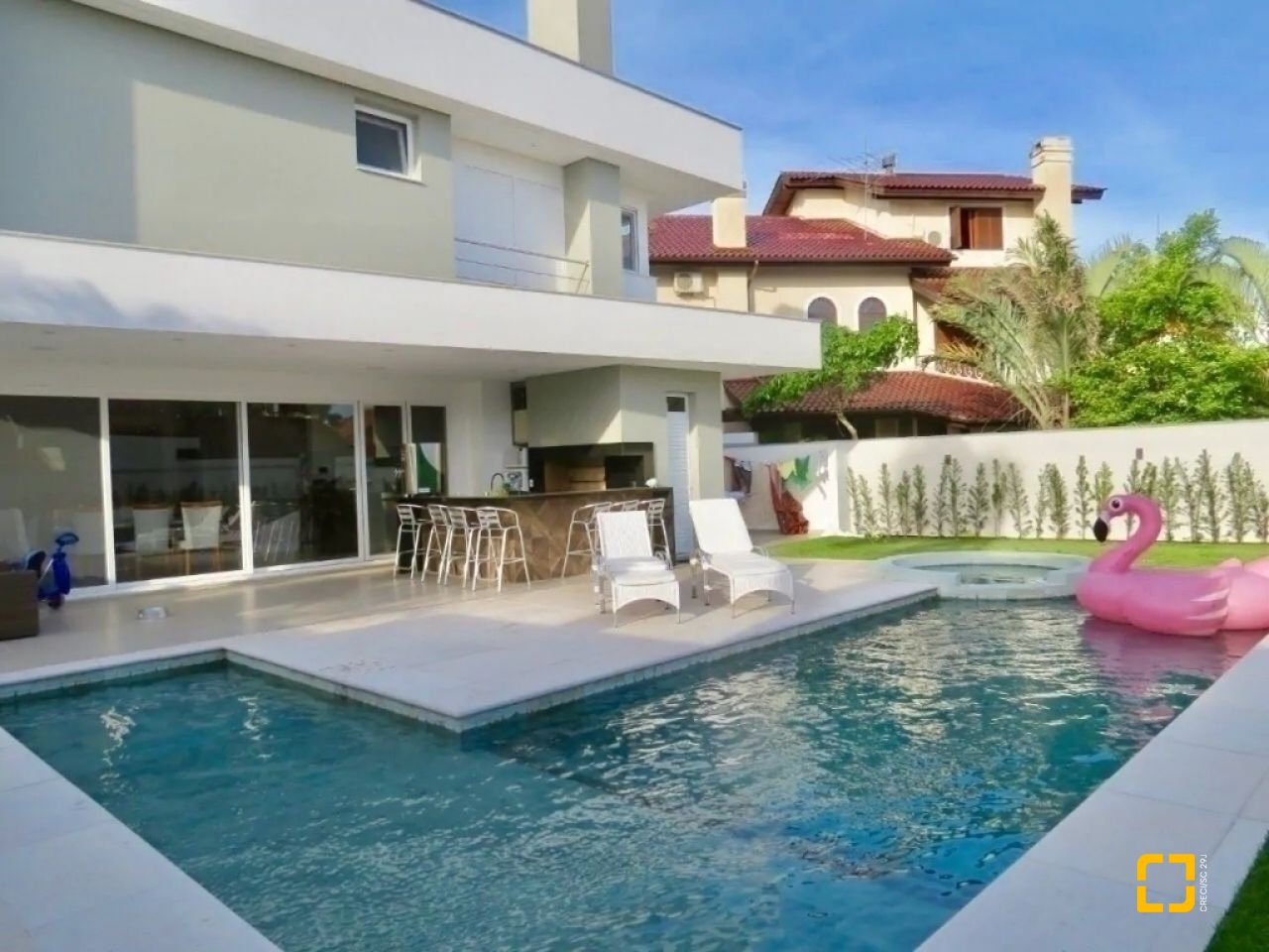 Casa com 385m², 5 quartos (sendo 5 suítes), 2 garagens, no bairro Jurerê Internacional em Florianópolis