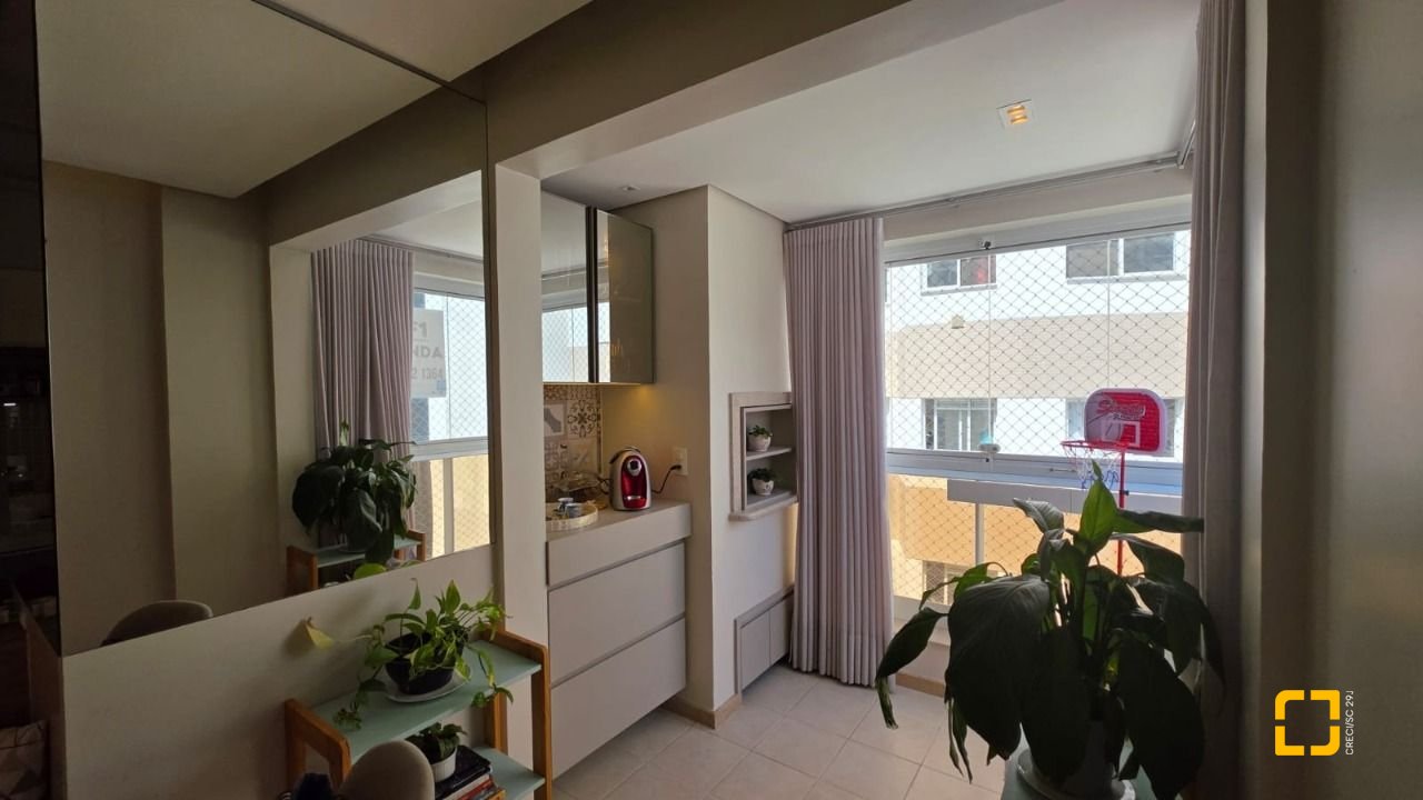 Apartamento com 91m², 4 quartos (sendo 1 suíte), 2 garagens, no bairro Trindade em Florianópolis