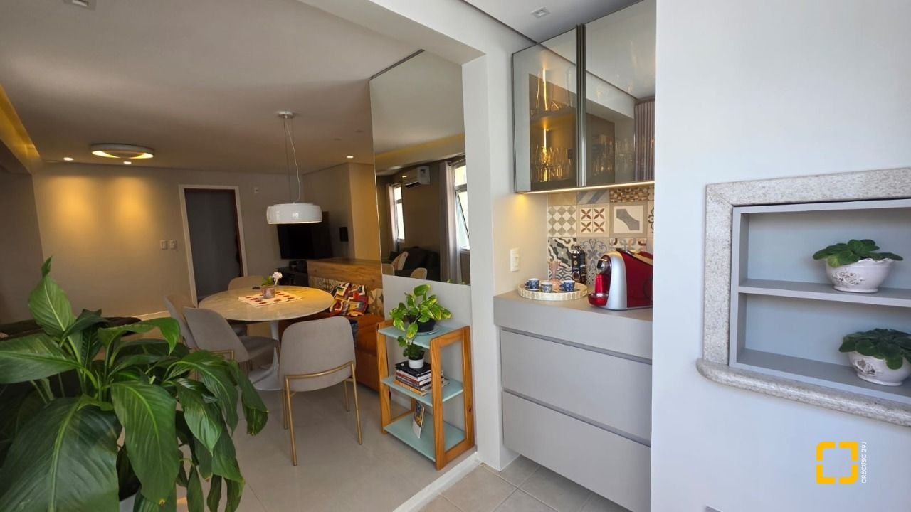 Apartamento com 91m², 4 quartos (sendo 1 suíte), 2 garagens, no bairro Trindade em Florianópolis
