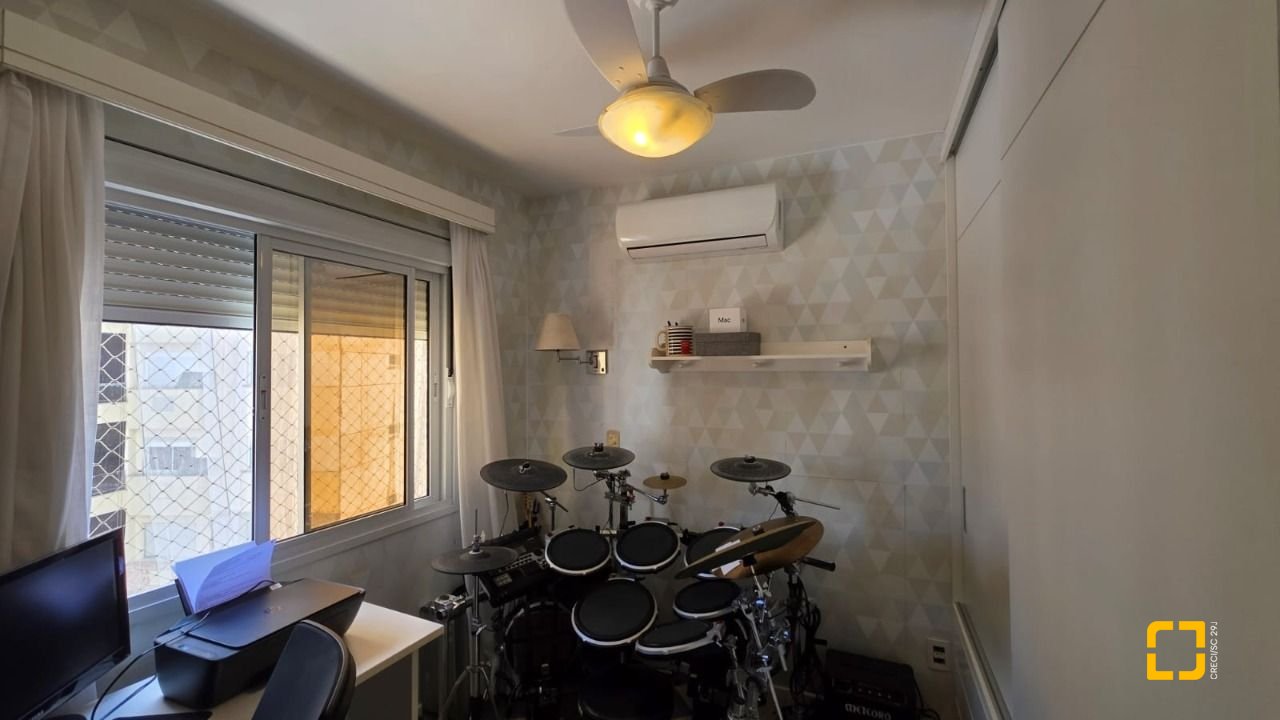 Apartamento com 91m², 4 quartos (sendo 1 suíte), 2 garagens, no bairro Trindade em Florianópolis