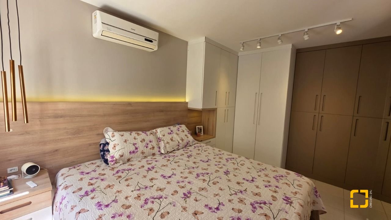 Apartamento com 91m², 4 quartos (sendo 1 suíte), 2 garagens, no bairro Trindade em Florianópolis