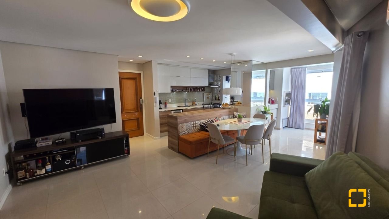 Apartamento com 91m², 4 quartos (sendo 1 suíte), 2 garagens, no bairro Trindade em Florianópolis