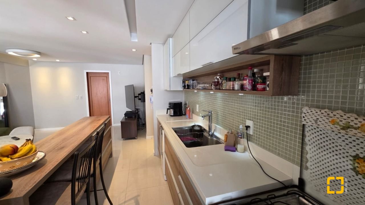 Apartamento com 91m², 4 quartos (sendo 1 suíte), 2 garagens, no bairro Trindade em Florianópolis