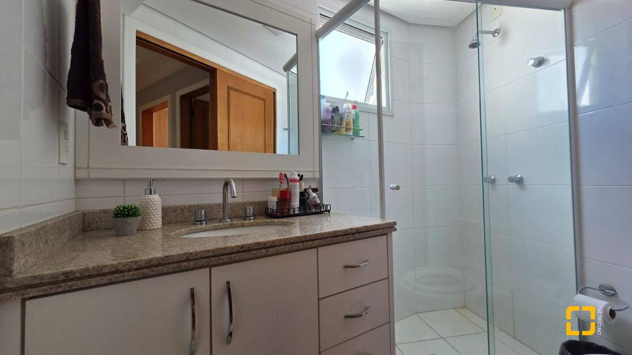 Apartamento com 91m², 4 quartos (sendo 1 suíte), 2 garagens, no bairro Trindade em Florianópolis