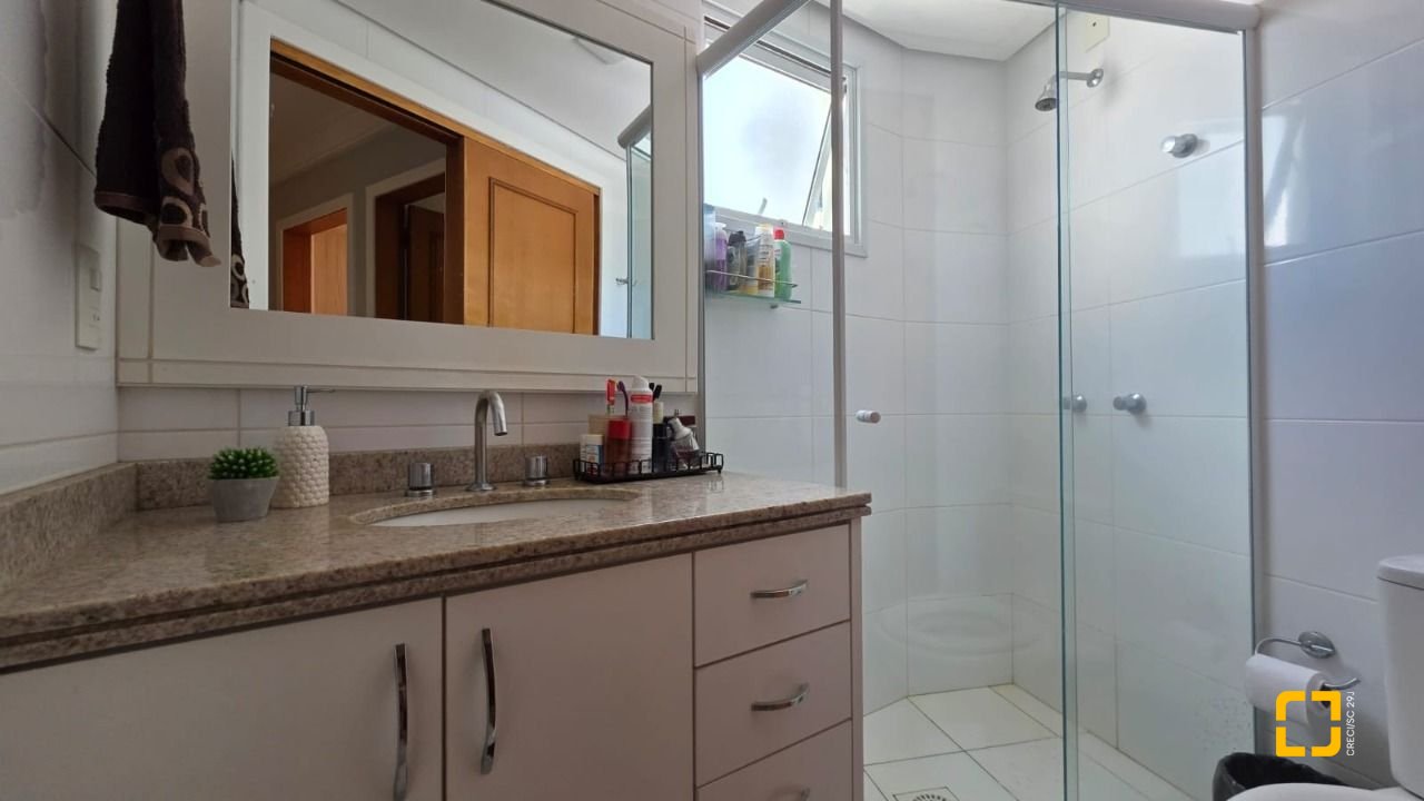 Apartamento com 91m², 4 quartos (sendo 1 suíte), 2 garagens, no bairro Trindade em Florianópolis