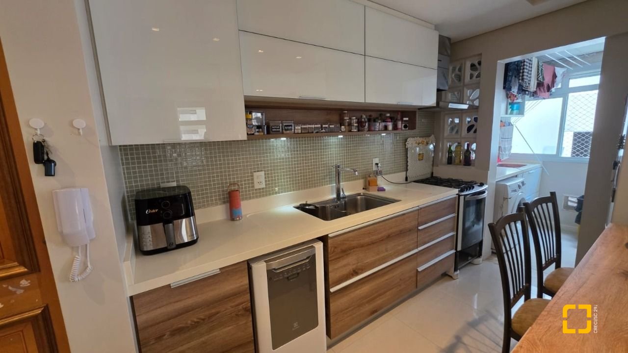 Apartamento com 91m², 4 quartos (sendo 1 suíte), 2 garagens, no bairro Trindade em Florianópolis