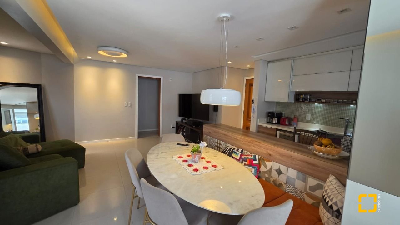 Apartamento com 91m², 4 quartos (sendo 1 suíte), 2 garagens, no bairro Trindade em Florianópolis