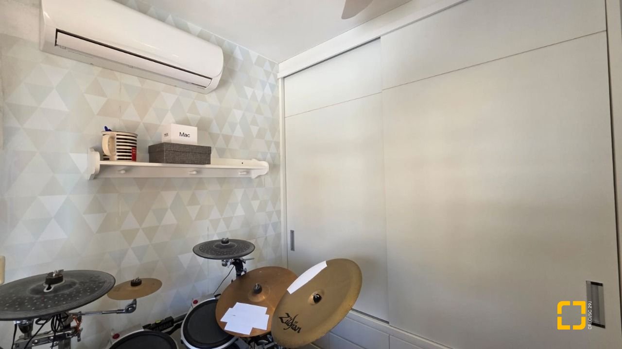 Apartamento com 91m², 4 quartos (sendo 1 suíte), 2 garagens, no bairro Trindade em Florianópolis