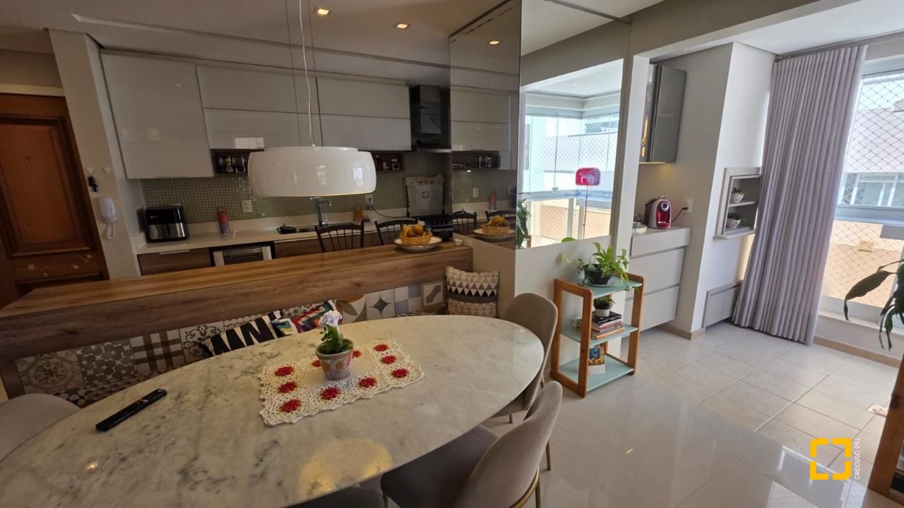 Apartamento com 91m², 4 quartos (sendo 1 suíte), 2 garagens, no bairro Trindade em Florianópolis
