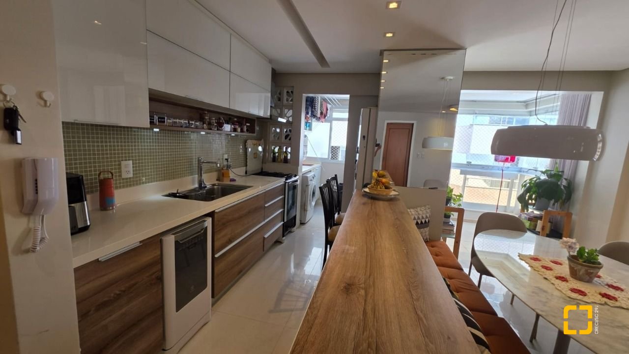 Apartamento com 91m², 3 quartos (sendo 1 suíte), 2 garagens, no bairro Trindade em Florianópolis