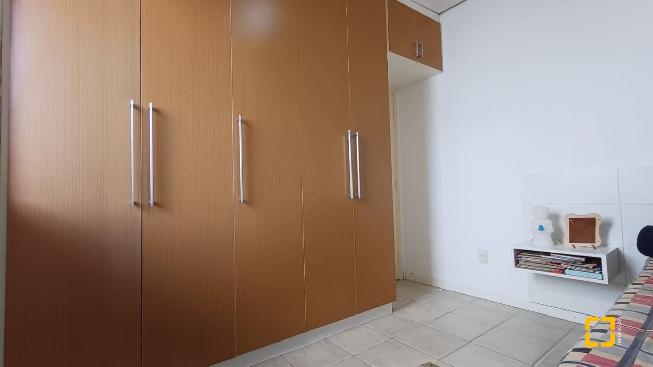 Casa com 218m², 5 quartos (sendo 1 suíte), 2 garagens, no bairro Trindade em Florianópolis