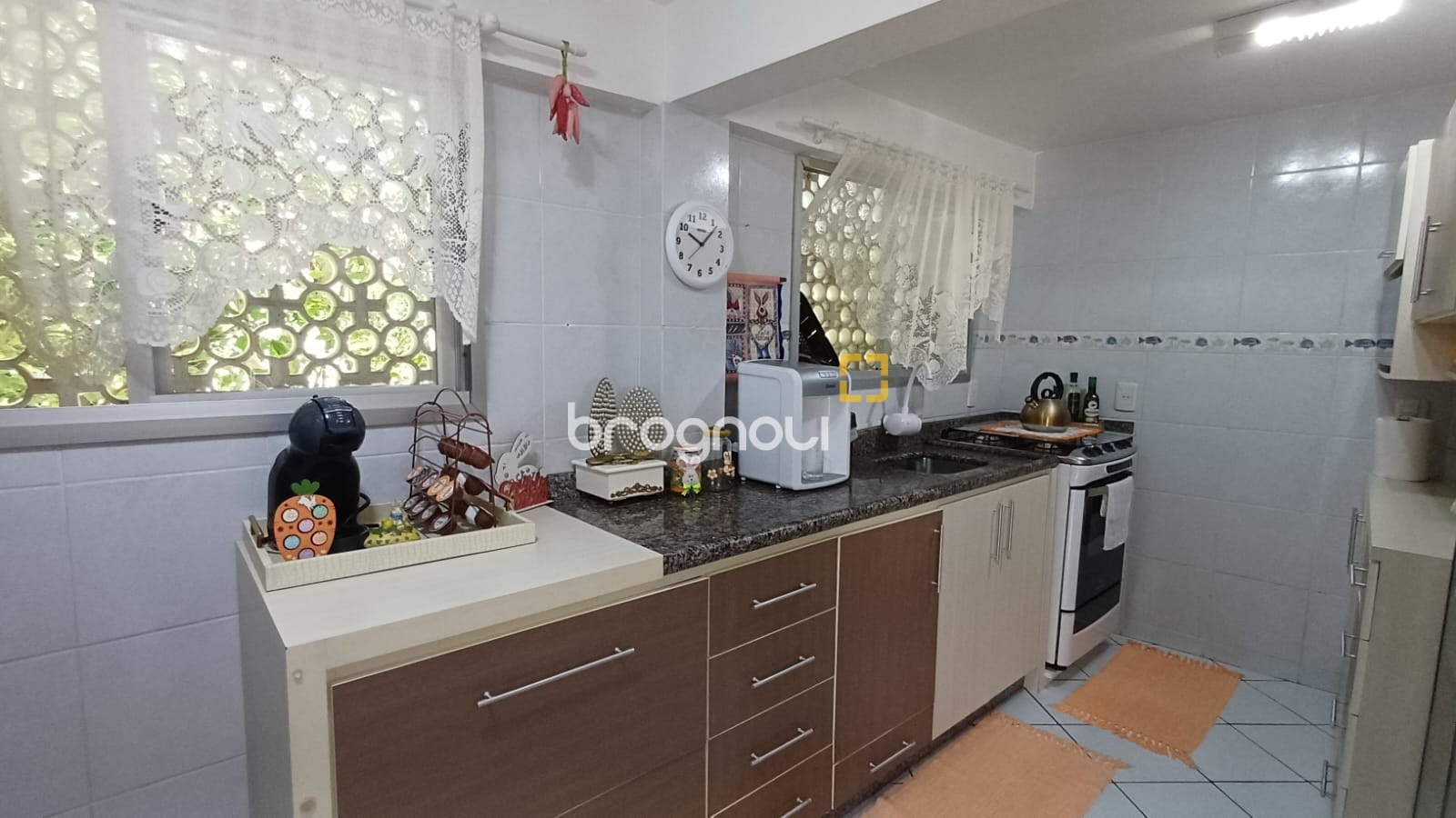 Casa com 218m², 4 quartos (sendo 1 suíte), 2 garagens, no bairro Trindade em Florianópolis