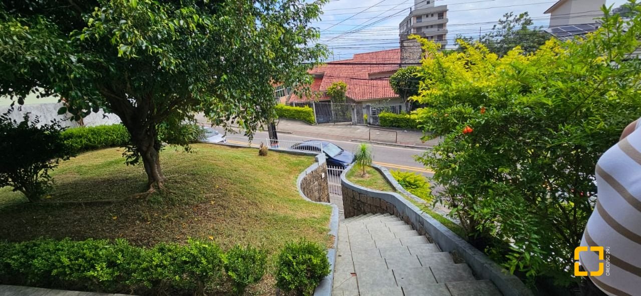 Casa com 288m², 4 garagens, no bairro Saco dos Limões em Florianópolis