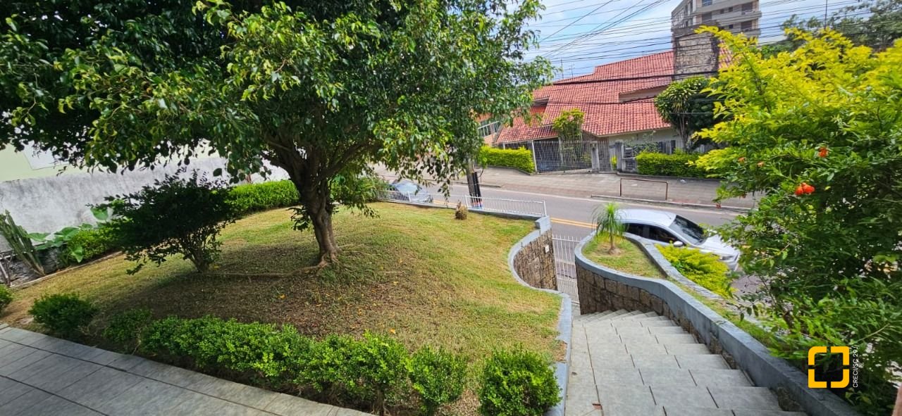 Casa com 288m², 4 garagens, no bairro Saco dos Limões em Florianópolis