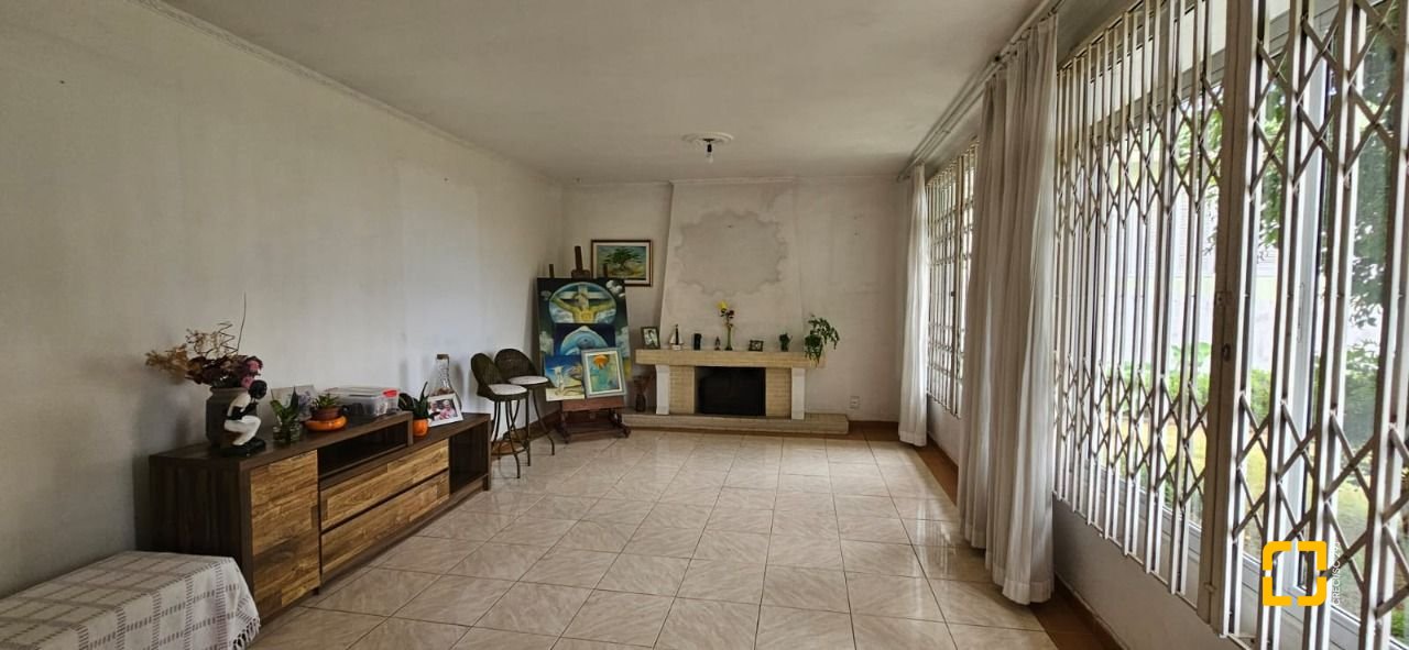 Casa com 288m², 4 garagens, no bairro Saco dos Limões em Florianópolis