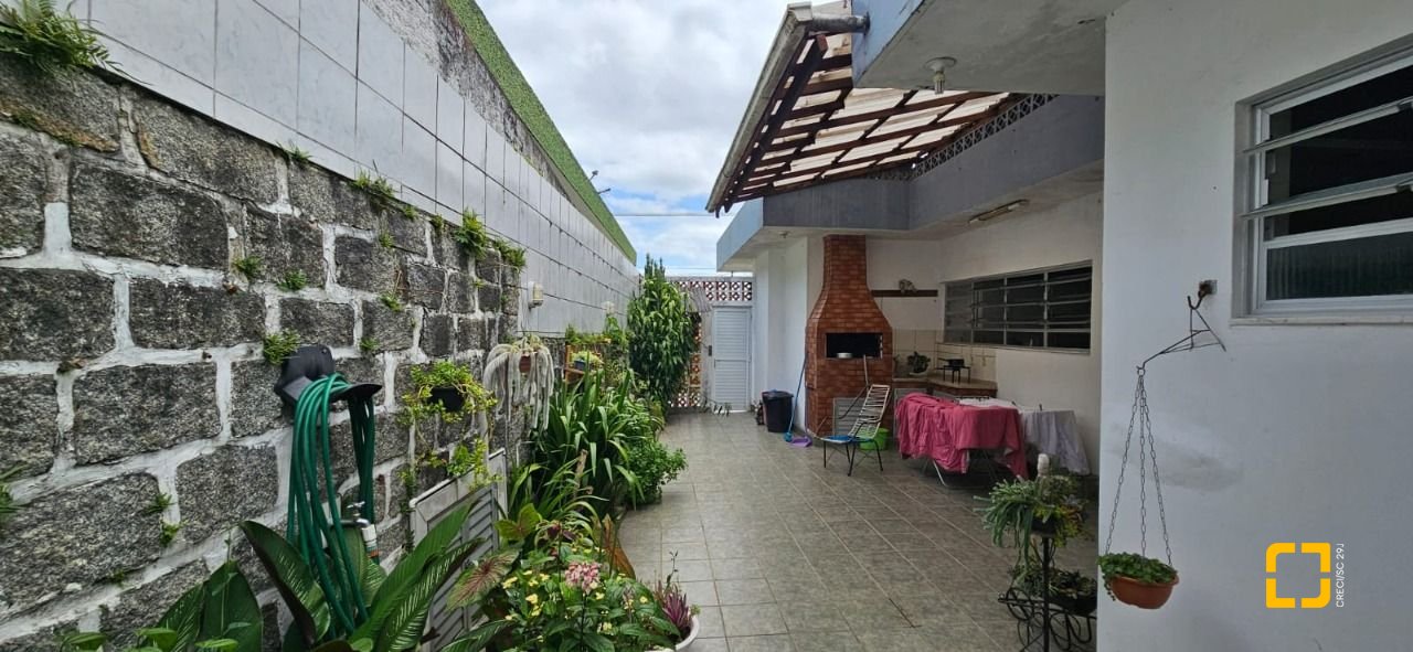 Casa com 288m², 4 garagens, no bairro Saco dos Limões em Florianópolis