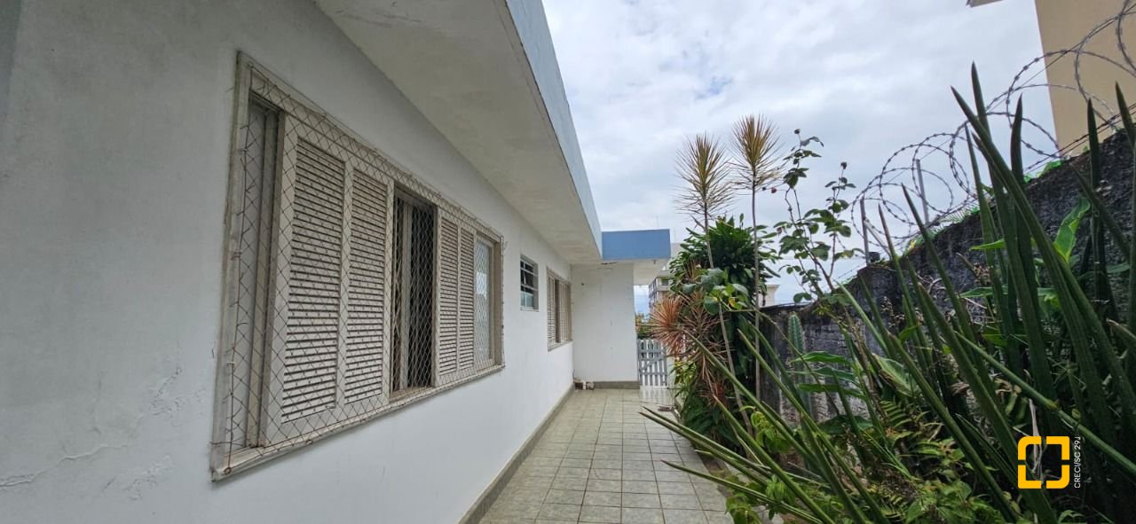 Casa com 288m², 4 garagens, no bairro Saco dos Limões em Florianópolis