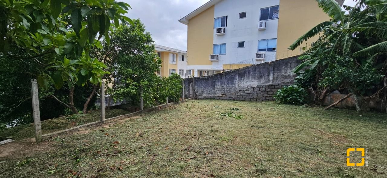 Casa com 288m², 4 garagens, no bairro Saco dos Limões em Florianópolis