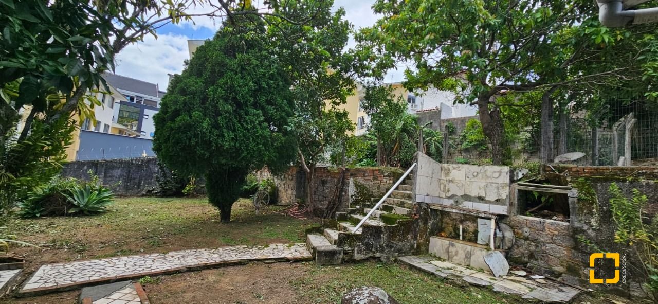 Casa com 288m², 4 garagens, no bairro Saco dos Limões em Florianópolis