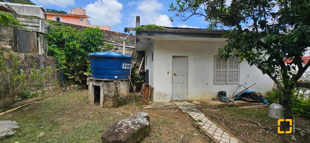 Casa com 288m², 4 garagens, no bairro Saco dos Limões em Florianópolis