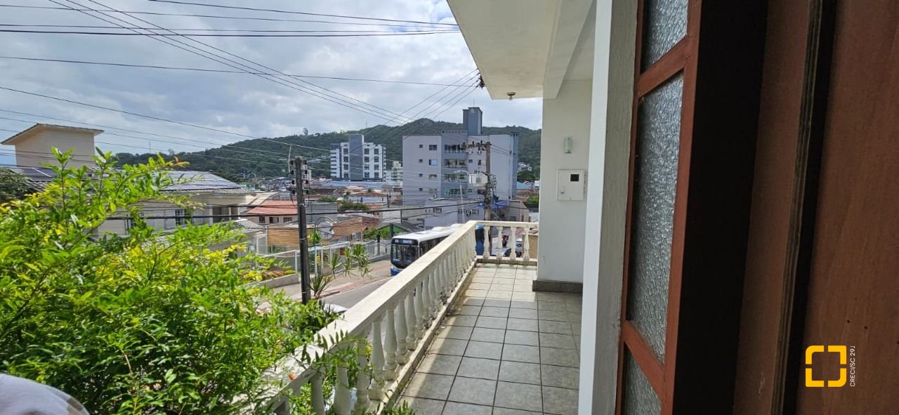 Casa com 288m², 4 garagens, no bairro Saco dos Limões em Florianópolis