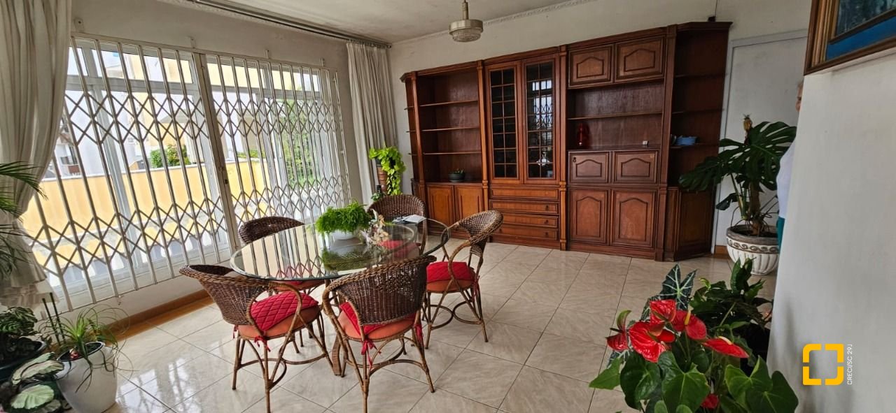 Casa com 288m², 4 garagens, no bairro Saco dos Limões em Florianópolis